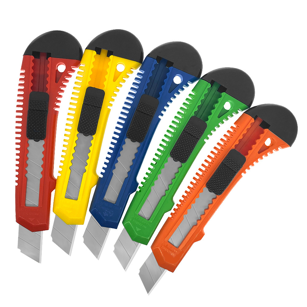 文具美工刀塑料手柄裁纸手工办公用品18mm刀片现货供应