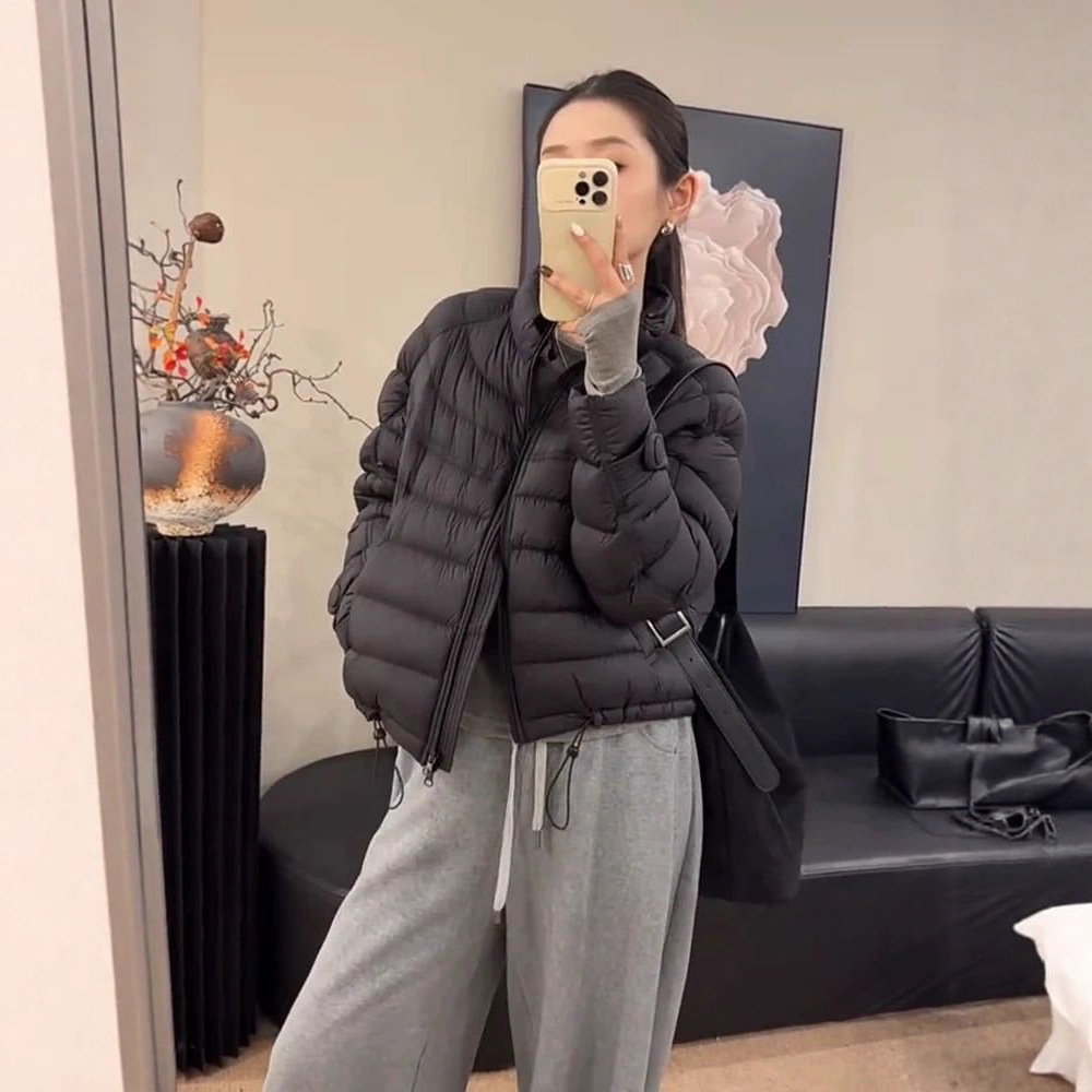 Winter 2025 down jacket for women, thickened with down, warm stand-up collar, new style down jacket with college style and ribs Application Scenario