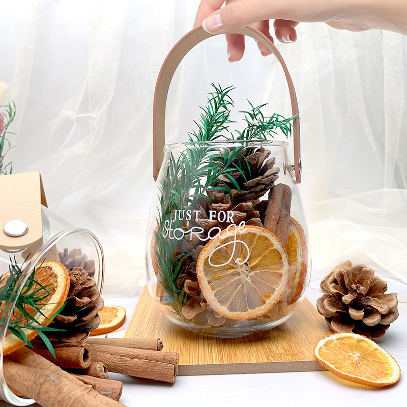 Factory sales of flameless cinnamon essential oil diffuser cups, hand-held leather glass cups, DIY pinecone dried flower aromatherapy ornaments Application Scenario