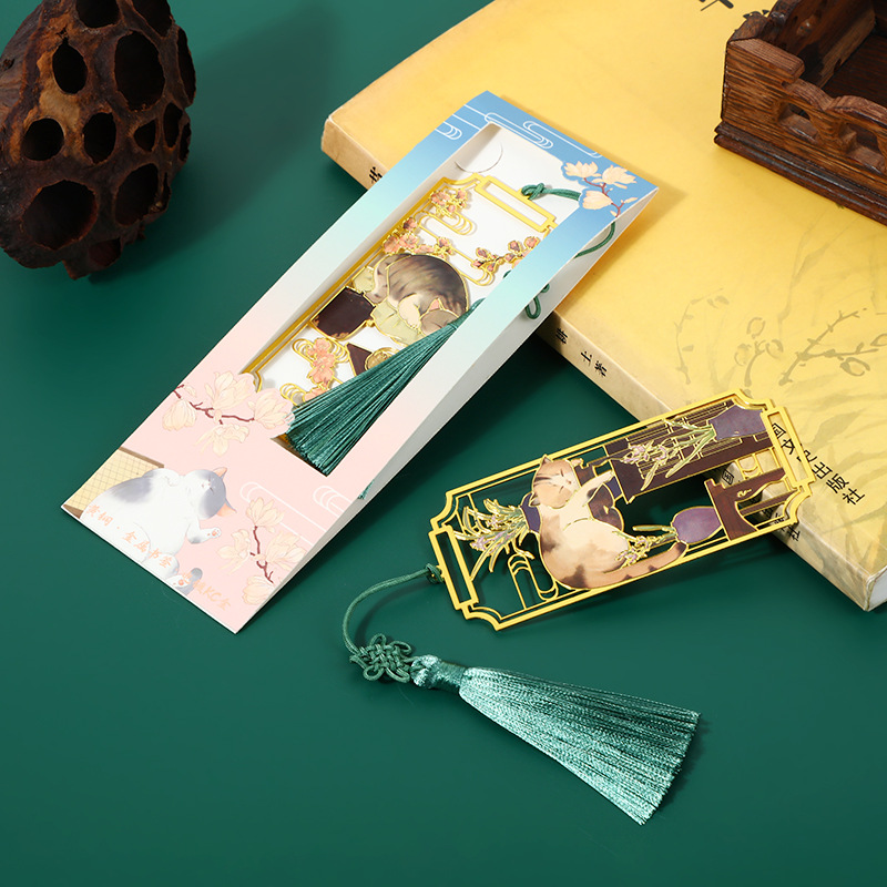 Chinese-style cat metal bookmark ruler, brass metal, classical Chinese style student gift, cultural and creative book holder with hollowed-out design Specification image