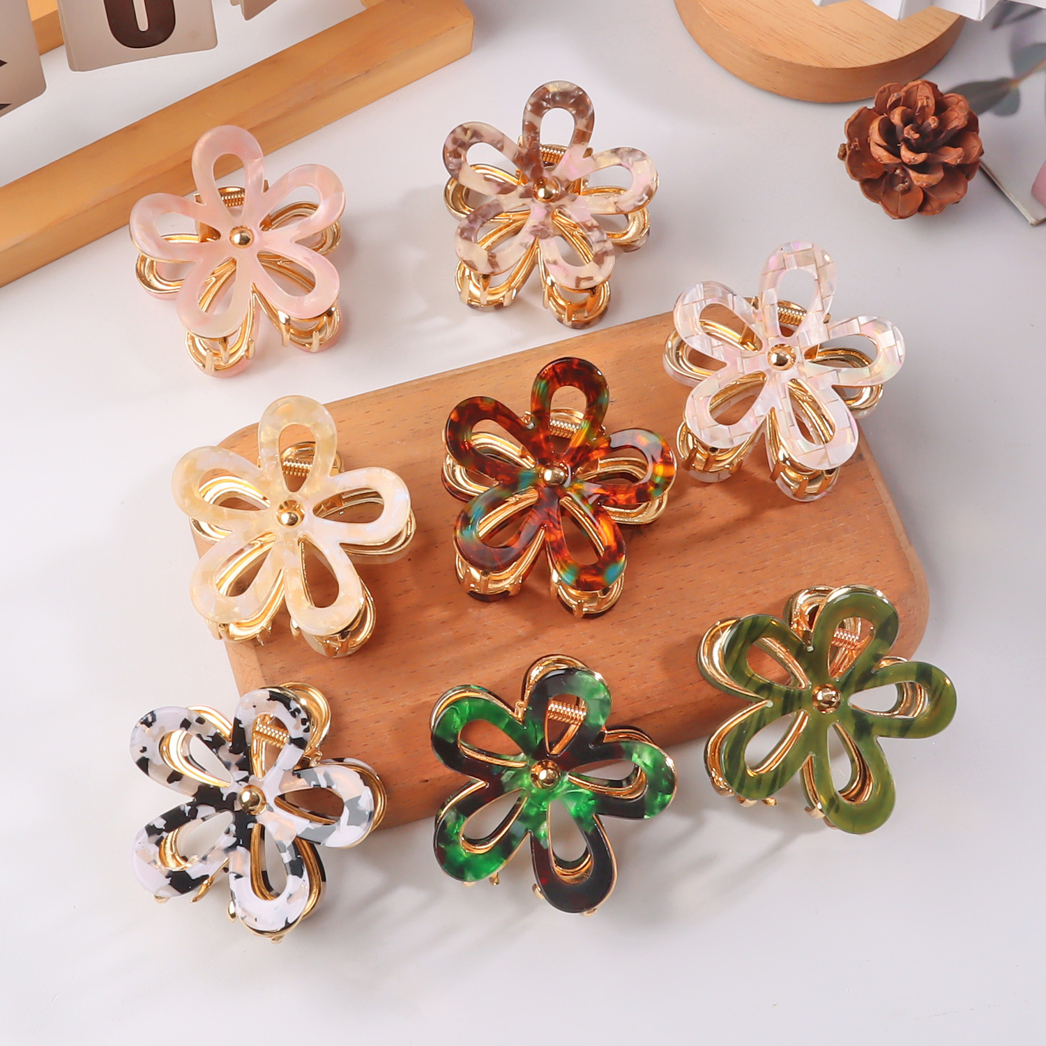 Golis Artistic and light luxury style multi-color flower hair clips, metal material fashionable hair accessories, women's exquisite and versatile grab clips Specification image