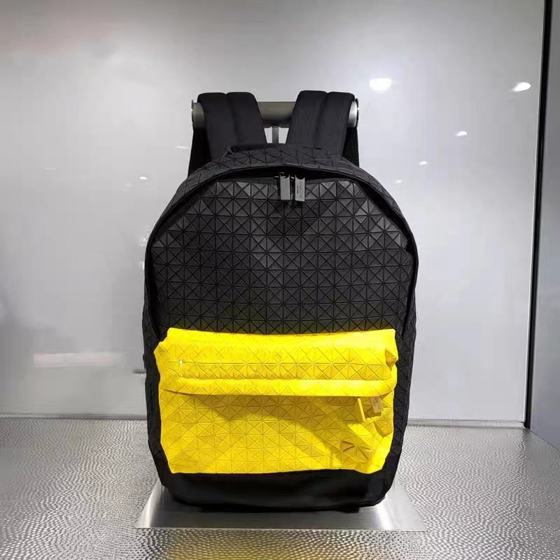 The same geometric diamond-shaped backpack as Miyake, silicone travel backpack, PVC computer bag for both men and women, and student schoolbag details Picture