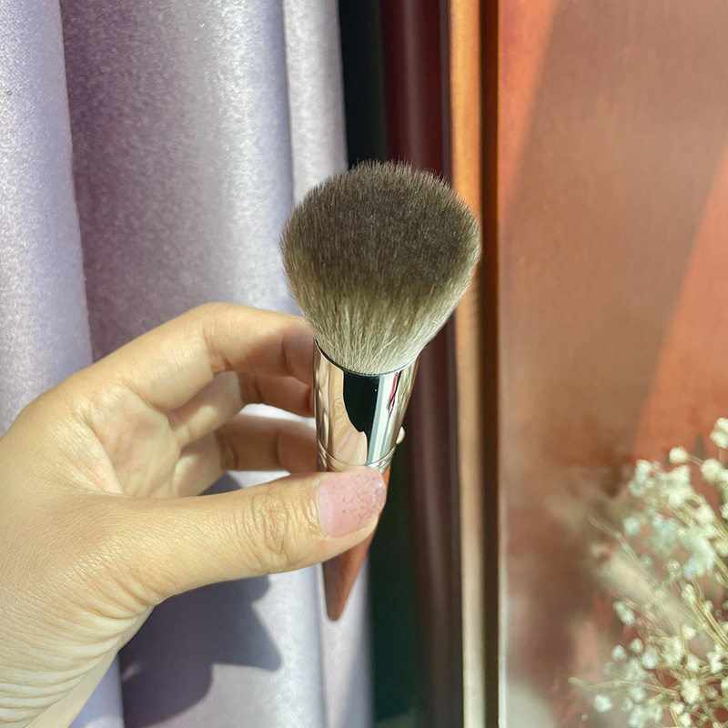 Cepillo de polvo de cabeza plana de madera de pera purificada fina guangfeng lana cepillo de fijación de maquillaje cangzhou pelo animal cepillo de maquillaje Application Scenario