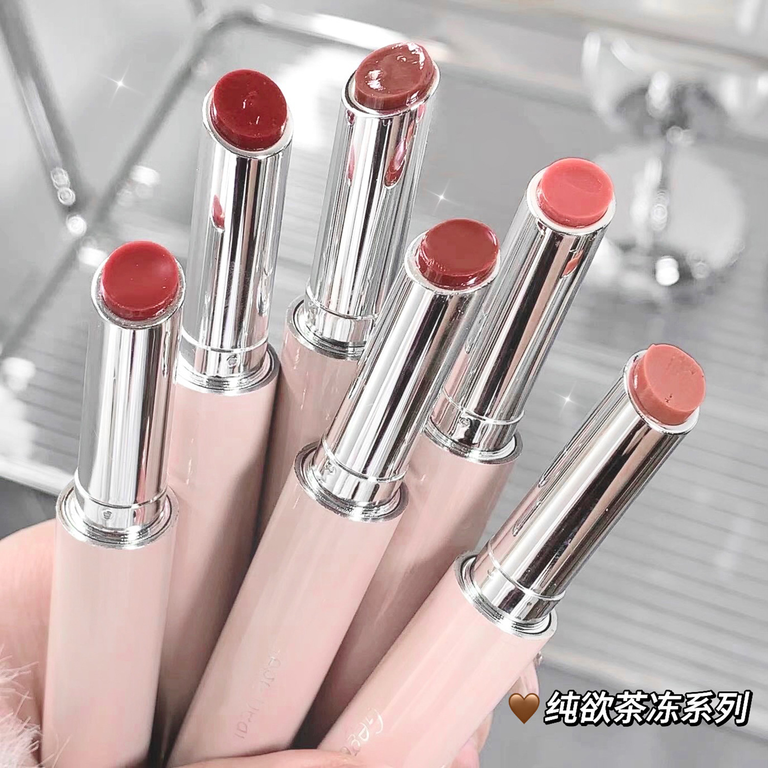 Gege bear戈戈小熊固体唇蜜滋润保湿水光镜面嘟嘟唇不易沾杯唇膏