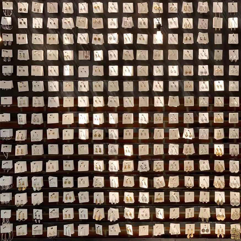 Douyin's popular live-streaming earrings: Women's light luxury and high-end style autumn and winter tassel earrings, fashionable and elegant pearl stud earrings