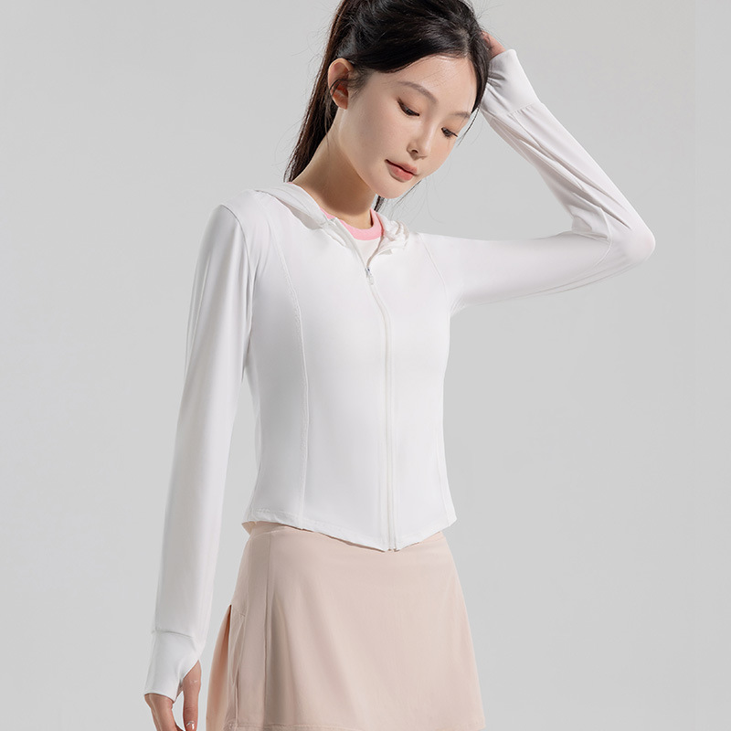 Comfortable, tight, breathable and fashionable sun-protective clothing for women, summer light, quick-drying sun-protective clothing, ice silk UV protection for women Application Scenario