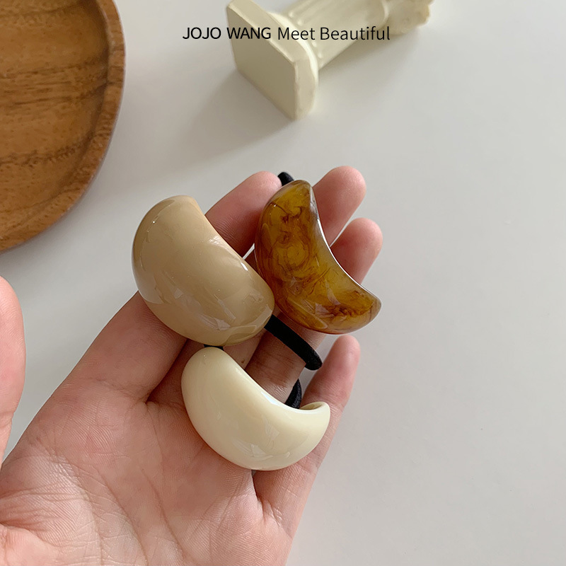 Good-looking milk coffee ~ Small milk cap oval geometric hair band, minimalist retro hair accessory, hair cord, Korean Instagram simple headwear details Picture