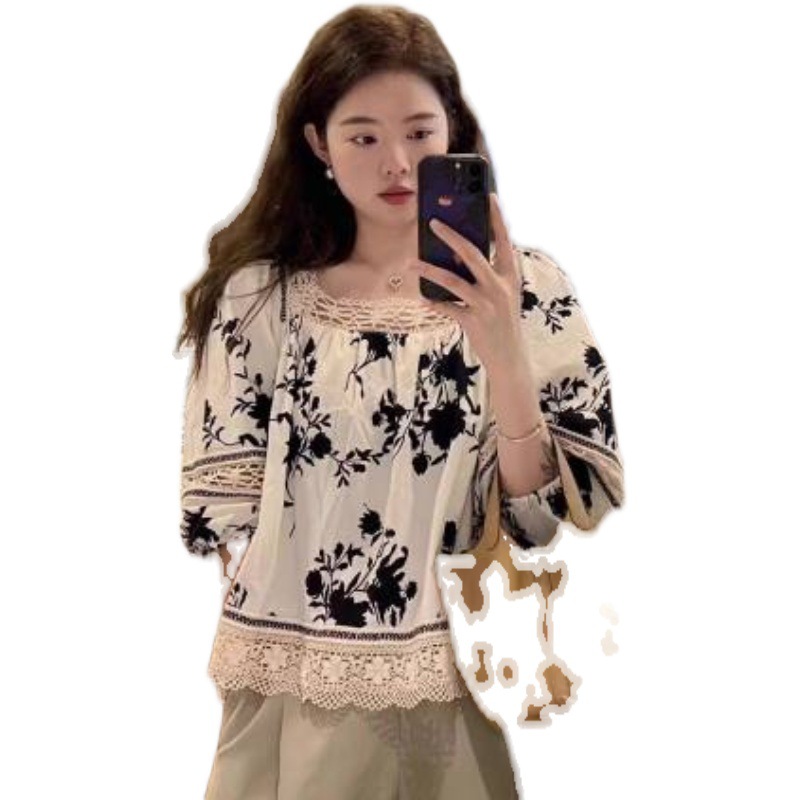 2022 Summer Women's ethnic style square collar printed lace cutout lantern sleeve shirt Women's vacation style short baby shirt Item Picture