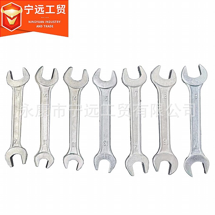 ويقوم الصانع بتدوير أطقم الأدوات المنزلية المغلفة بالزنك بمفاتيح الللاصقة Item Picture