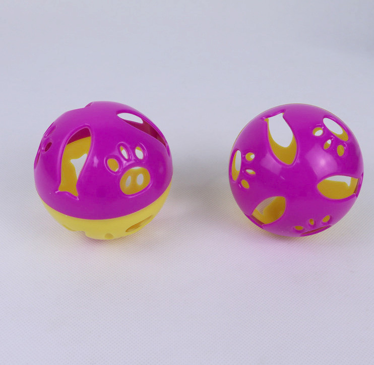 Pet toy cat sound, big fish ball, plastic bell, 9.8CM, double color combination, wholesale available Application Scenario