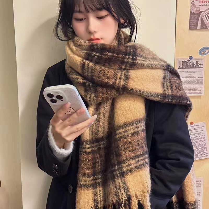 Plaid Scarf Women's Autumn And Winter Explosive All-Over Shawl Senior Imitation Cashmere Warm Neck Mohair Fringe Scarf Application Scenario