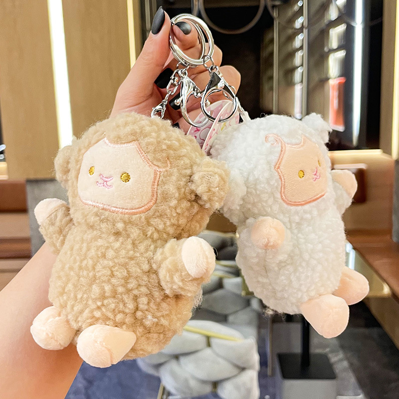 Cartoon plush little sheep figurines, keychains, couple bags, pendants, cute dolls, claw machine dolls, street stall small gifts