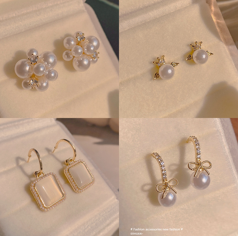925 Silver needle anti-pearl Stud earrings, a niche Korean light luxury high-end earring for women, a stylish Hong Kong-style retro earrings details Picture