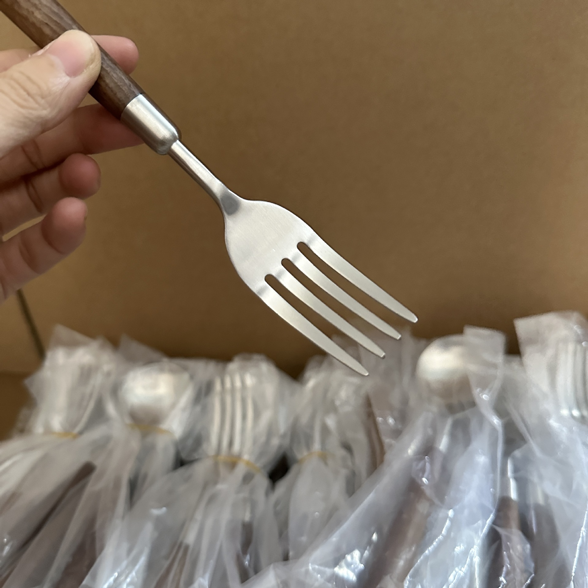 Minuo Home Walnut Handle 304 Stainless Steel Knife, Fork And Spoon Set Hotel Western Dining Spoon High Appearance Level Tableware Specification drawing