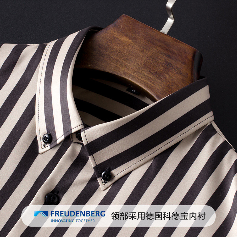The new vertical striped men's shirt for Spring and autumn 2022, a casual, no-iron, formal, square-neck men's shirt for young and middle-aged people details Picture