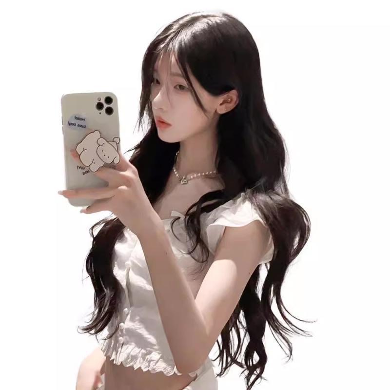 A wig for a woman with long hair, bangs in an "eight" shape, full long curly hair, realistic hair, large waves in the middle, natural wig for a full head Item Picture