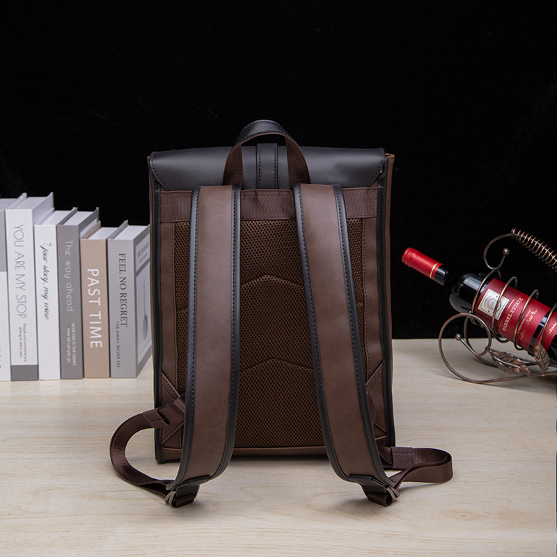 Korean-style men's leather fashionable travel bag, schoolbag, casual men's bag, fashionable and trendy retro computer backpack Application Scenario