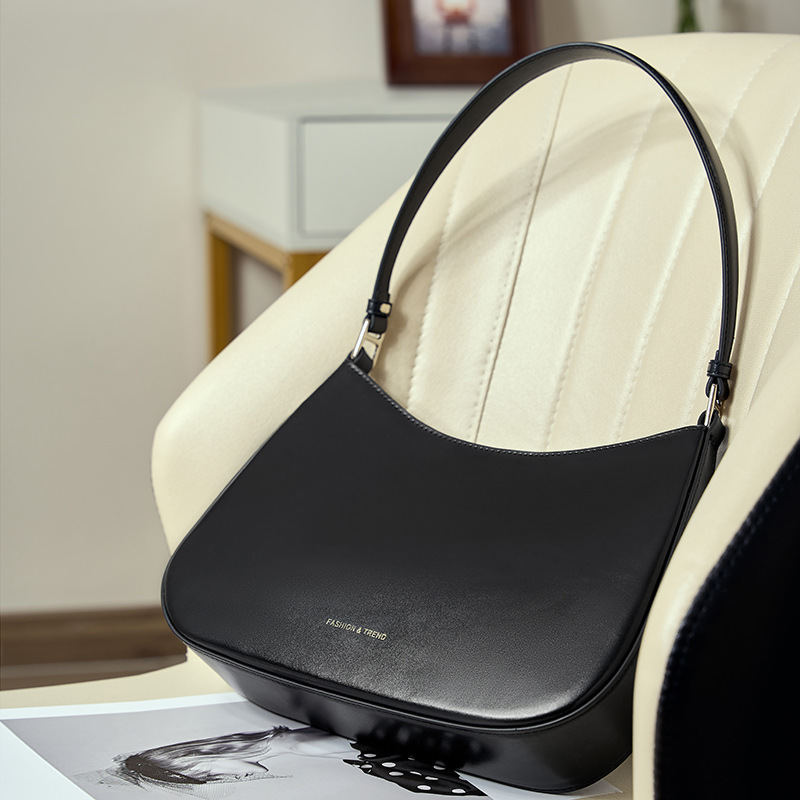 Strict Selection Of High-Grade Leather Underarm Bag 2023 Spring And Summer New Niche Design Women's Bag White Fashion Shoulder Bag details Picture