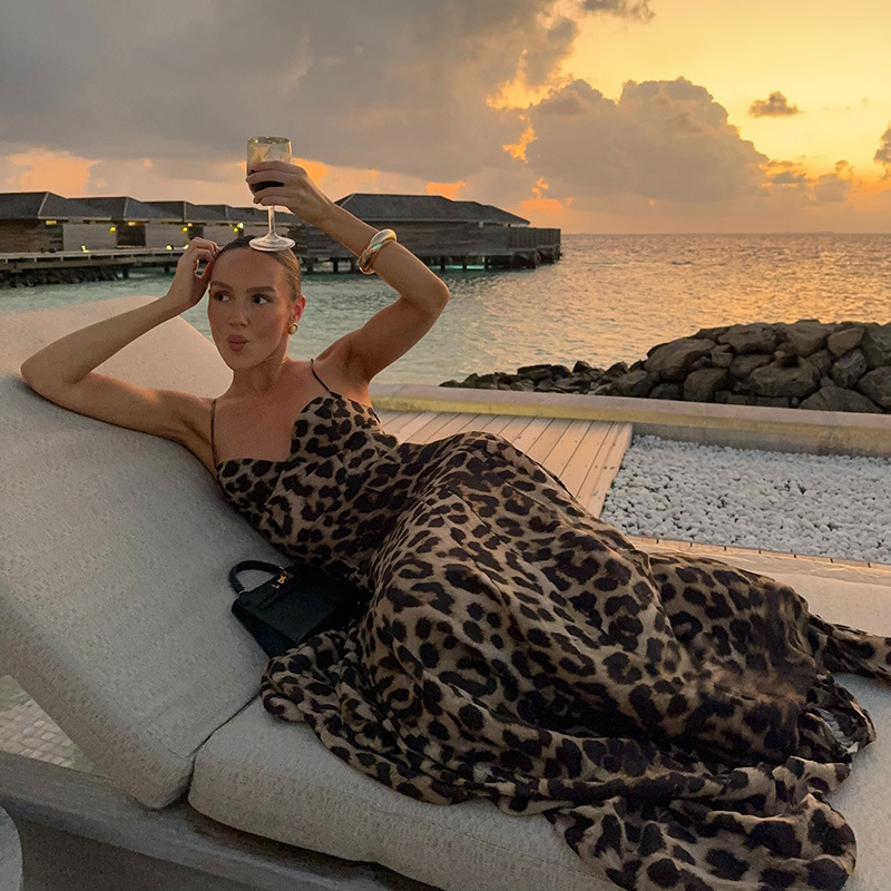 Halter leopard print long dress, a new women's dress with halter leopard print from Europe and America, for the autumn and winter of 2024 Application Scenario