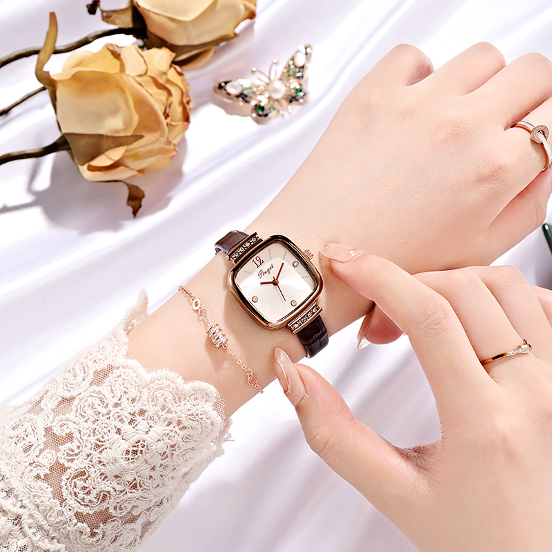 Douyin Kuaishou Xiaofang Watch, an Instagram niche design with a light luxury and simple style, is a summer leather strap Xiaofang sugar ladies' watch details Picture