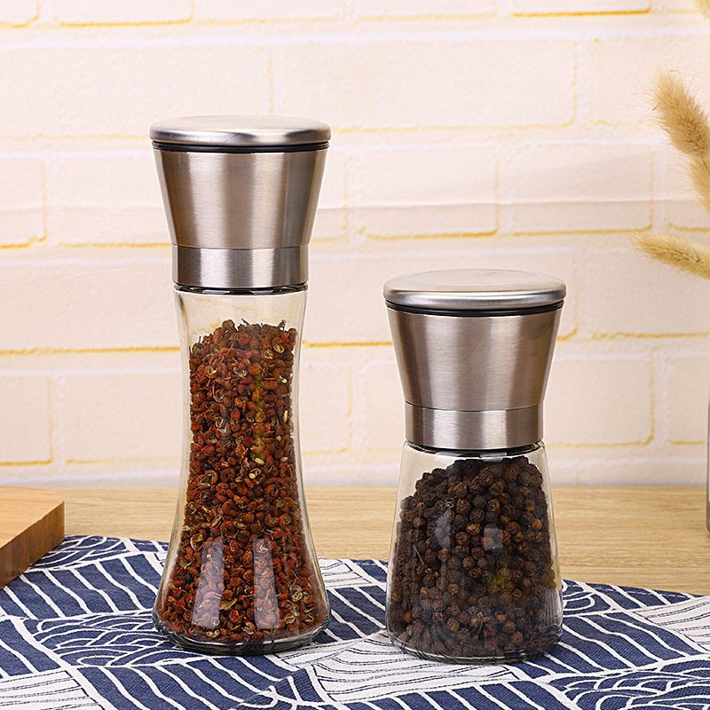 Manual Stainless Steel Grinder Seasoning Bottle Kitchen Sesame Cumin Pepper Salt Jar Rotary Grinding Glass Seasoning Bottle Application Scenario