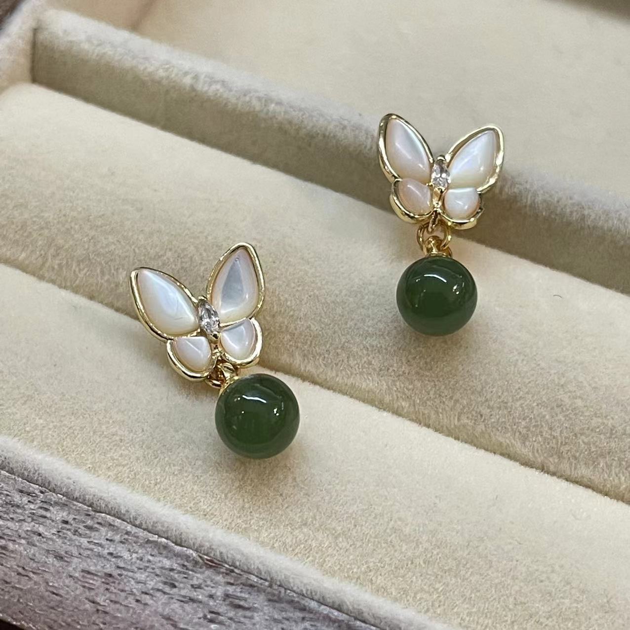 Natural Russian jade pendant necklace set, jade double-wing butterfly ring earrings, simple and elegant gift details Picture