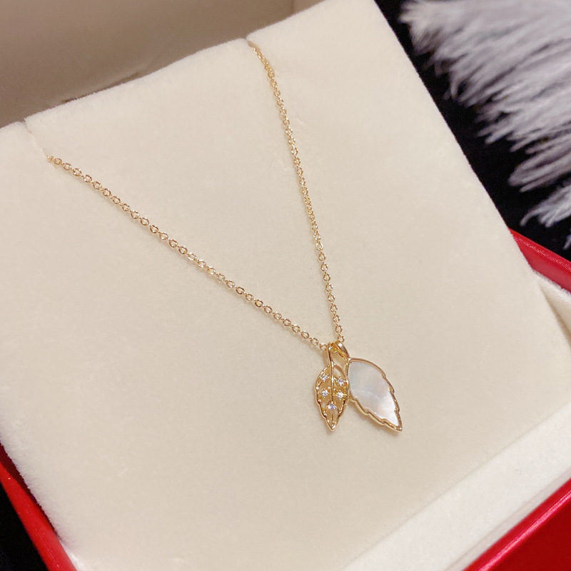 Korean-style fashionable, simple and niche design, micro-inlaid shell leaf necklace, versatile and elegant for women, fresh and cute collarbone chain for women pic 5