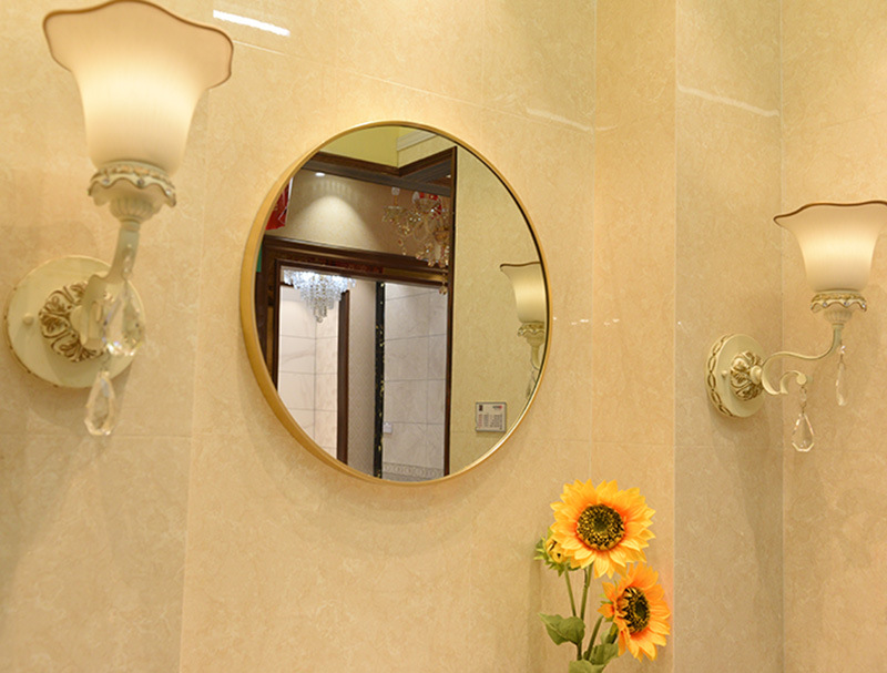 北欧浴室镜圆白底实物图