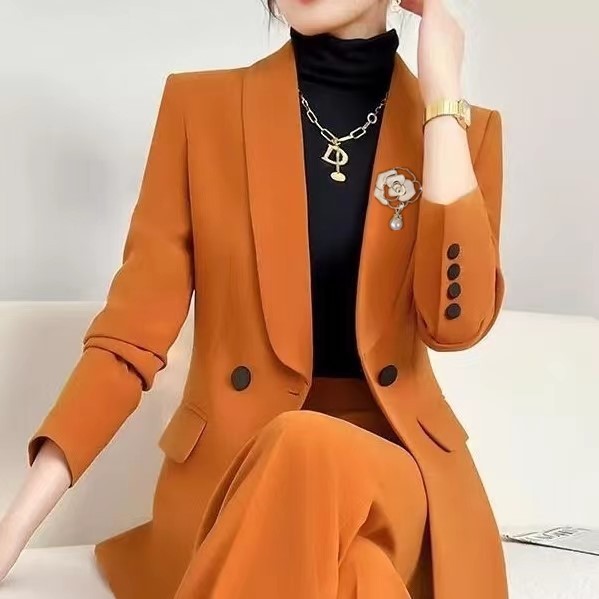 High-end pearl, exquisite, fine, sparkling oil, camellia brooch, pin, Korean-style anti-glare clothing and accessories wholesale details Picture