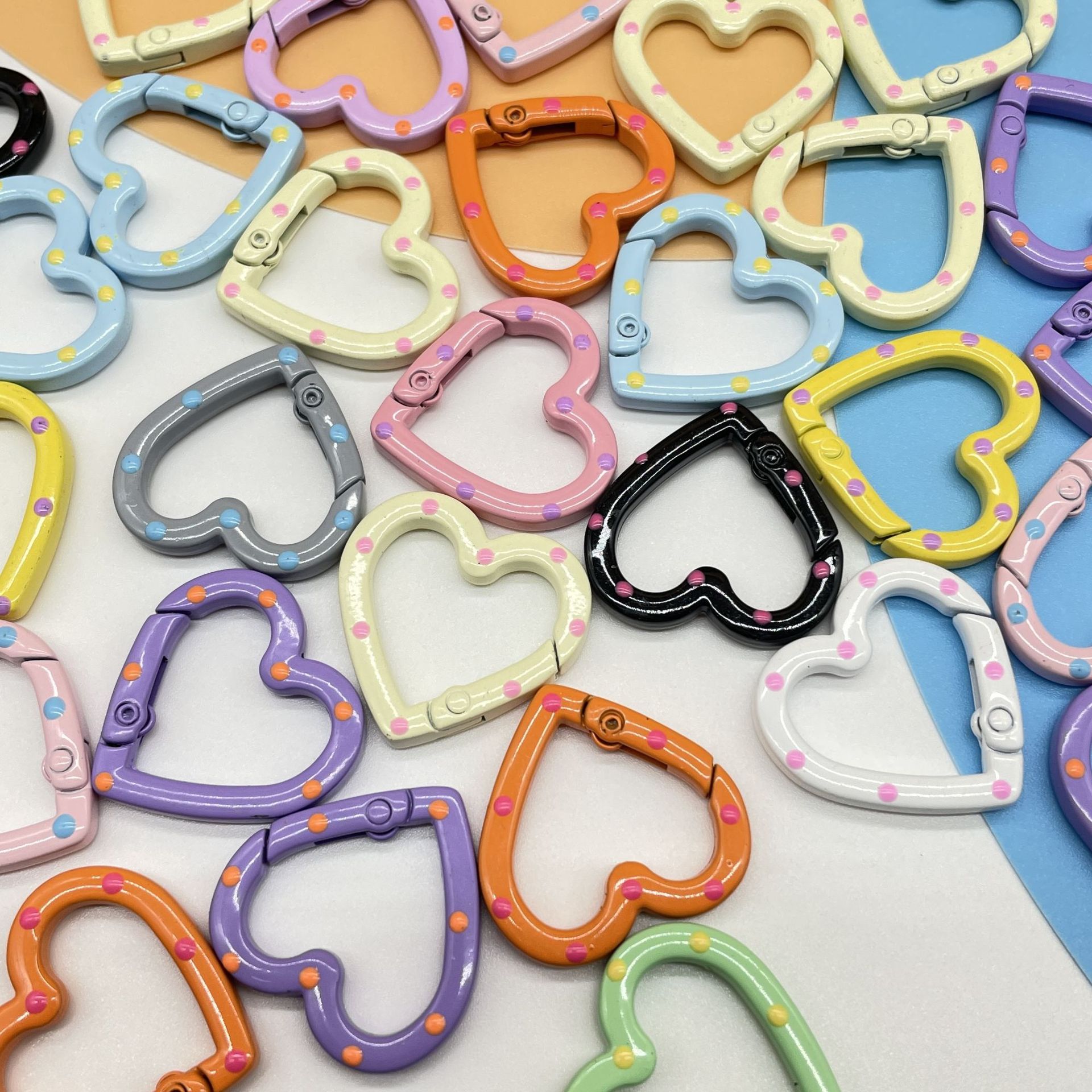 diy decorative accessories for heart-shaped hand-painted oil-dripping spring buckles and spring rings with heart-shaped openings and baked paint keychains Application Scenario