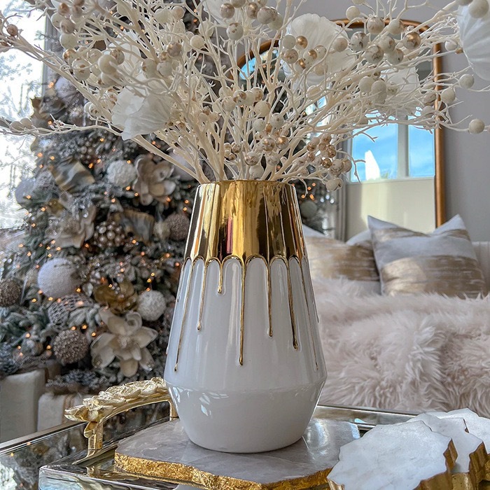 Modern creative gold plated ceramic vase wholesale living room decoration flower arrangement model room soft decoration porch vase Gold castle vase full figure