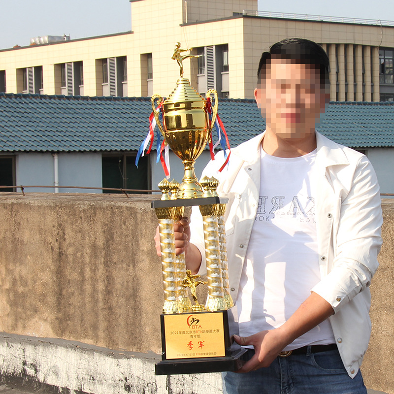 Atmospheric Company team metal large trophies for football, basketball, badminton, music, four-column cups and championship trophies are in stock Specification image