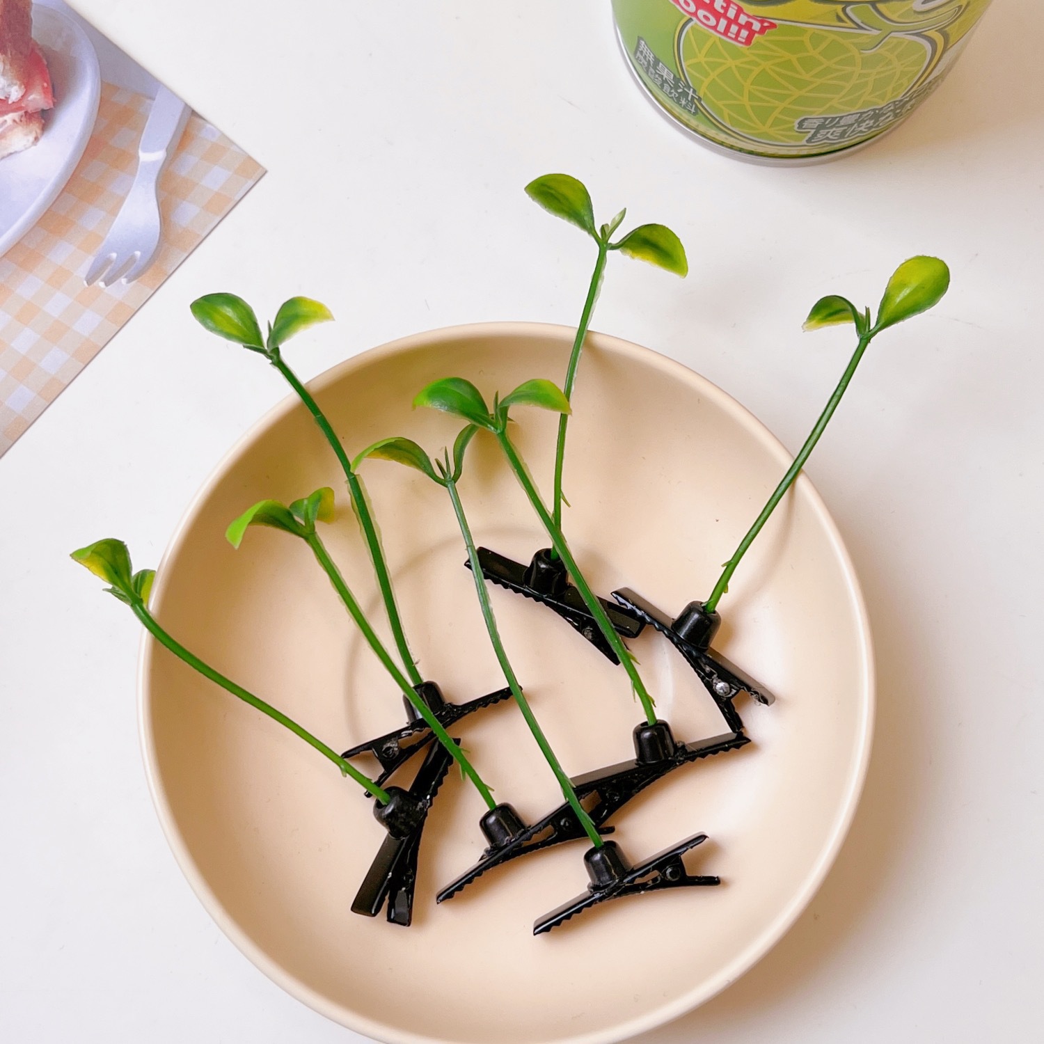 Funny green grass hair clip bean sprout head long grass small hair clip head small clip selling cute top clip Application Scenario