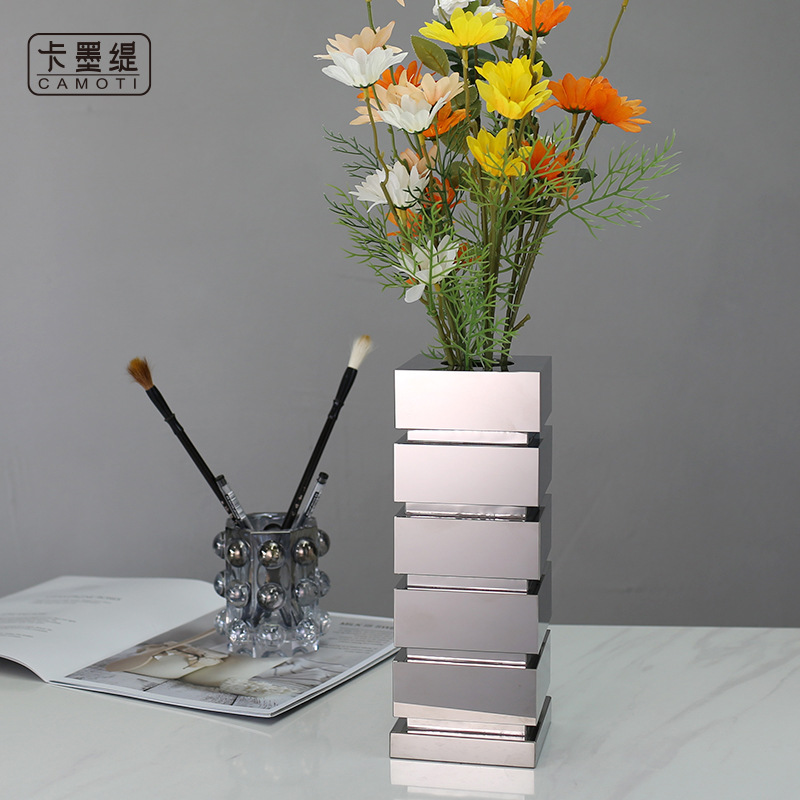 Nordic minimalist and light luxury electroplated silver-gray crystal vase decoration, model room, homestay home, living room table decoration Application Scenario