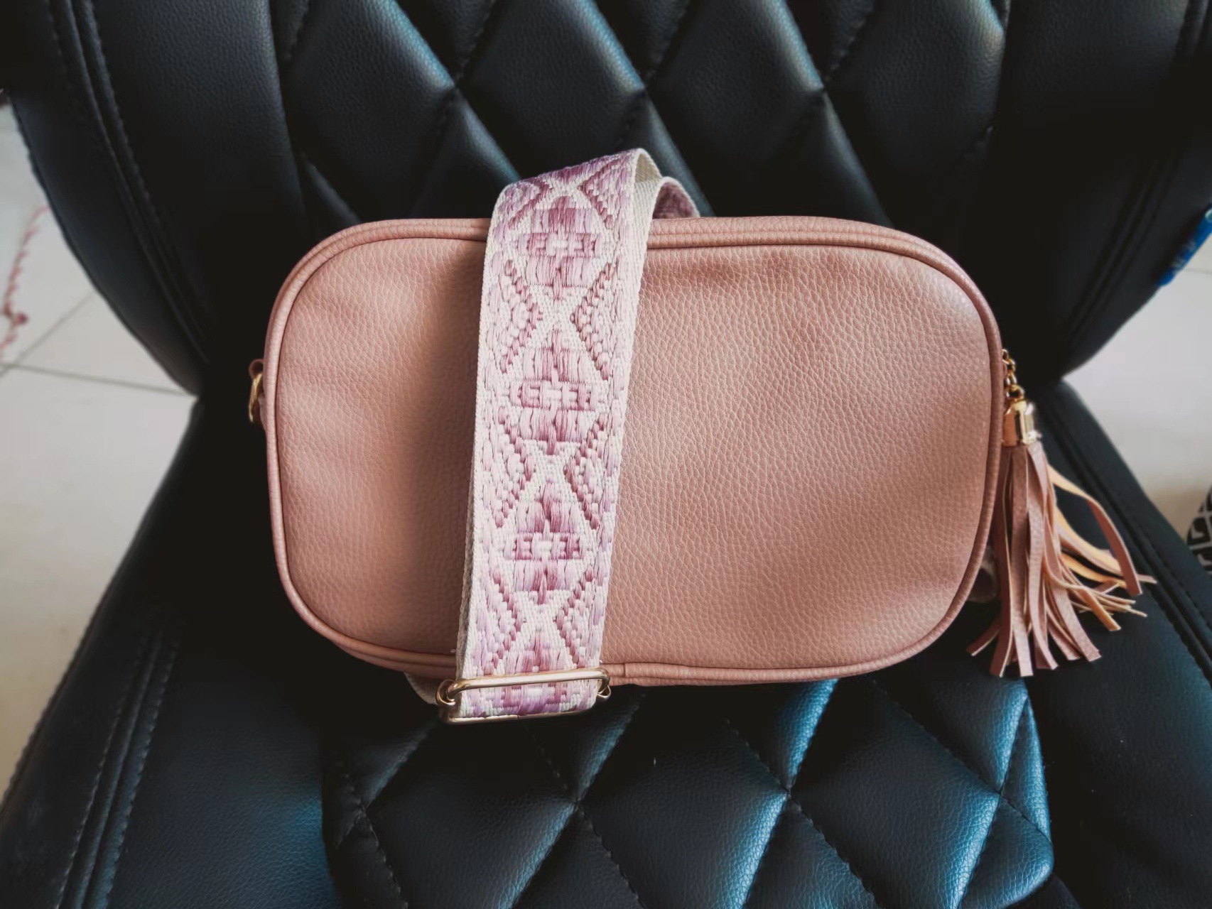 Foreign Trade Fringe Women's Bag 2022 New National Wind Strap Crossbody Bag Europe And The United States Pop Women's Shoulder Bag Item Picture