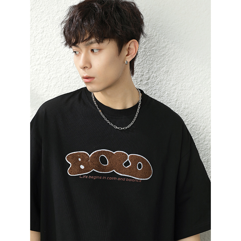 A new summer retro American half-sleeved loose T-shirt with color contrast embroidery, made of pure cotton details Picture