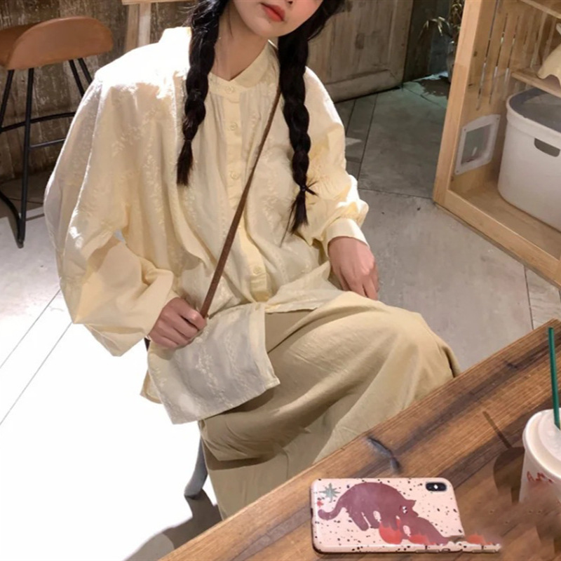 French retro lace embroidery design sense, niche bubble long-sleeved shirt, a gentle, thin and unique autumn top for women Application Scenario