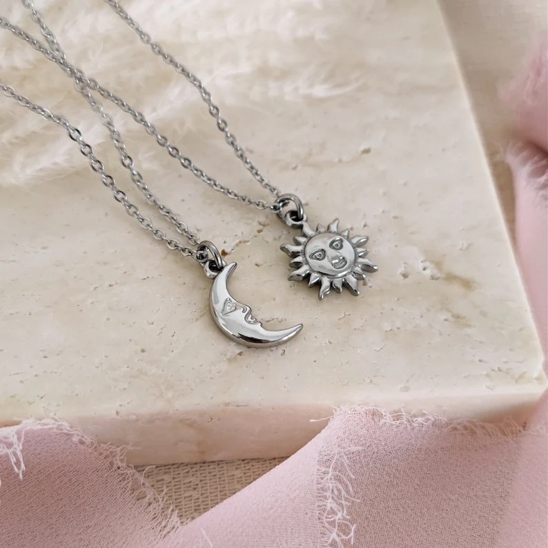 Hyacinth cross-border new Moon and Sun Necklace, flower titanium steel pendant, women's ins style, European and American personality design, sun and moon pendant collarbone Application Scenario