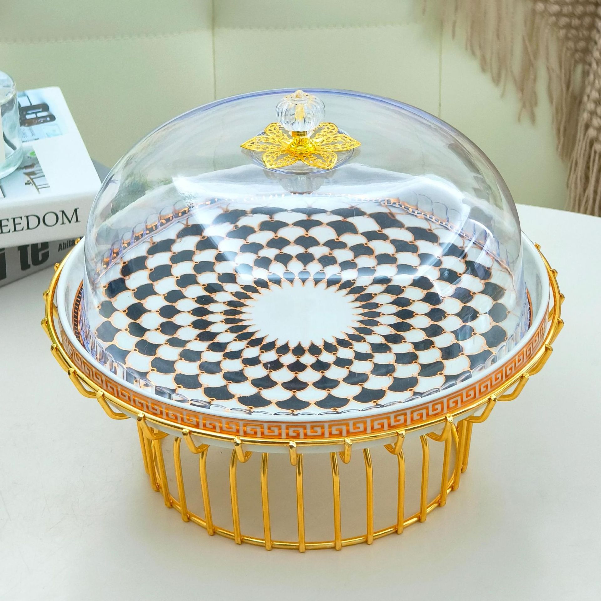 Creative Nordic light luxury style fruit platters, modern home tea break table decorations, afternoon tea fruit cakes and pastries