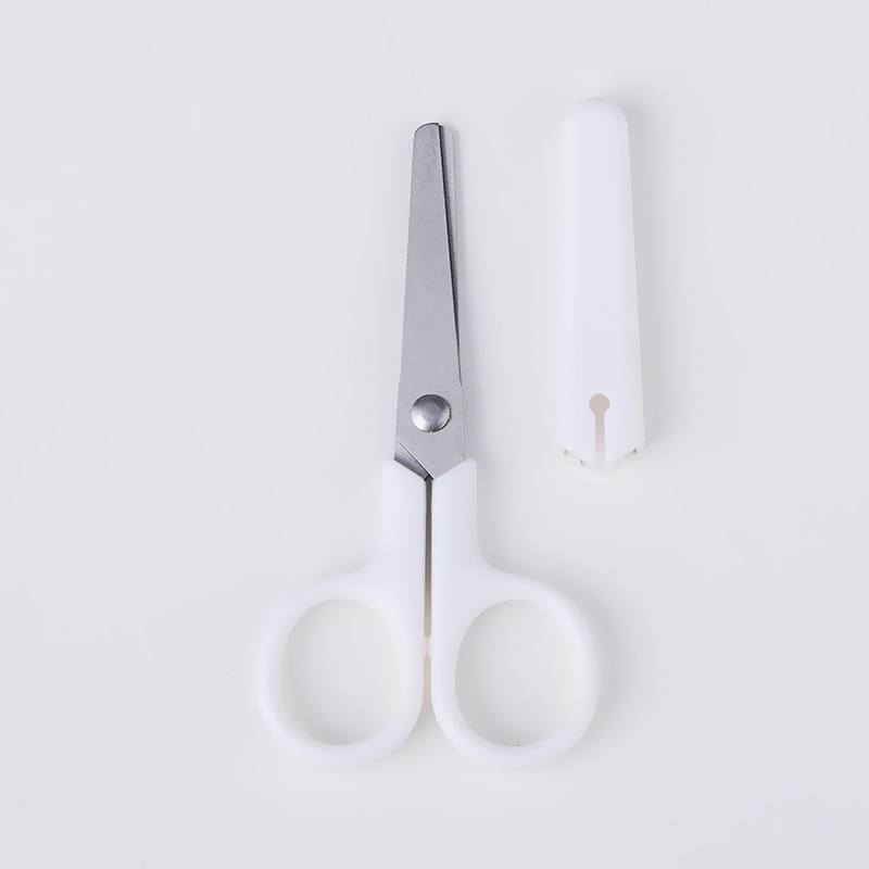 The manufacturer supplies Muji-style art scissors, stationery, office small scissors, round-headed plastic-handled paper-cutting knives Application Scenario