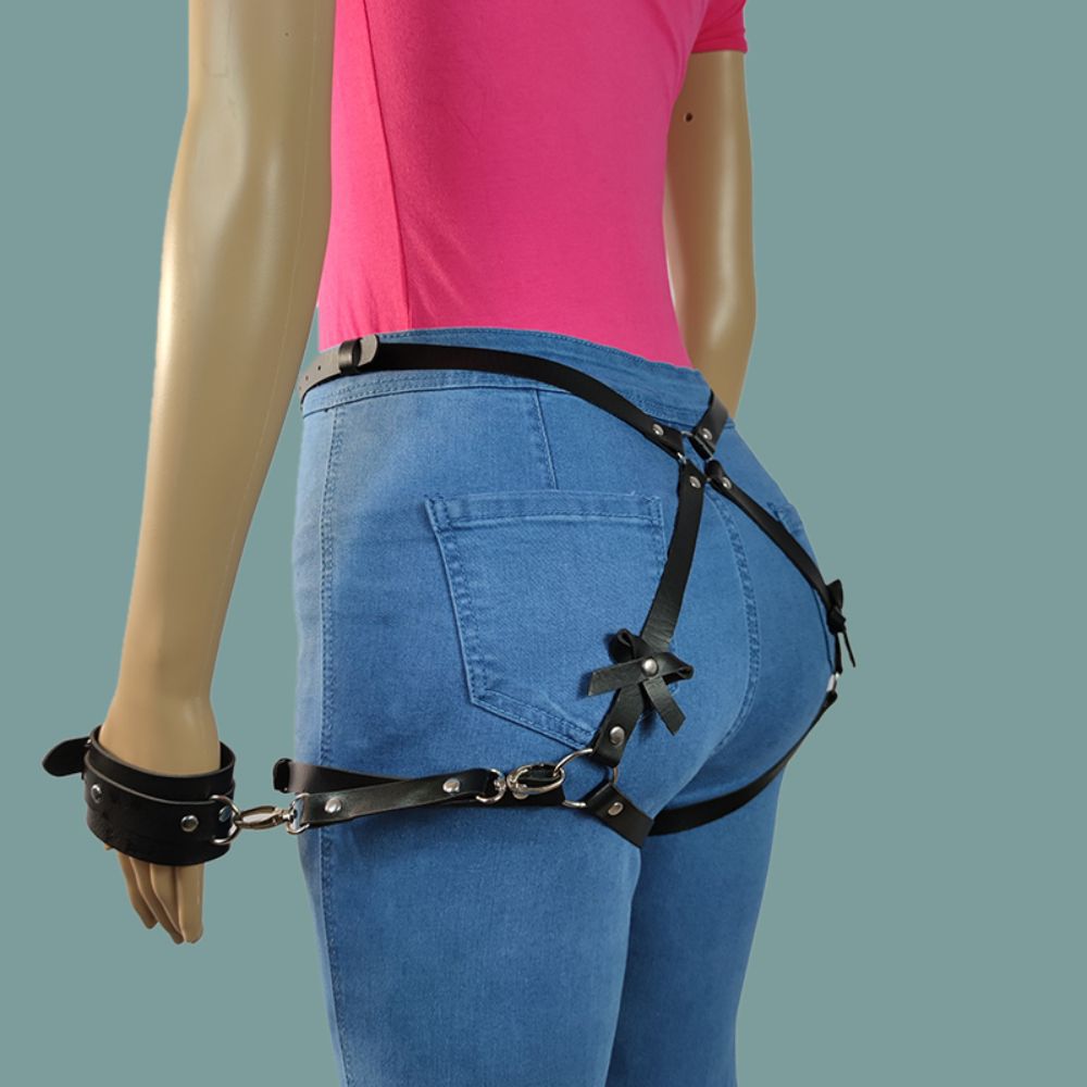 New wholesale hip cuff, handcuff, butterfly end belt, leather belt, leg loop, one-piece hip lift and sexy set Specification image