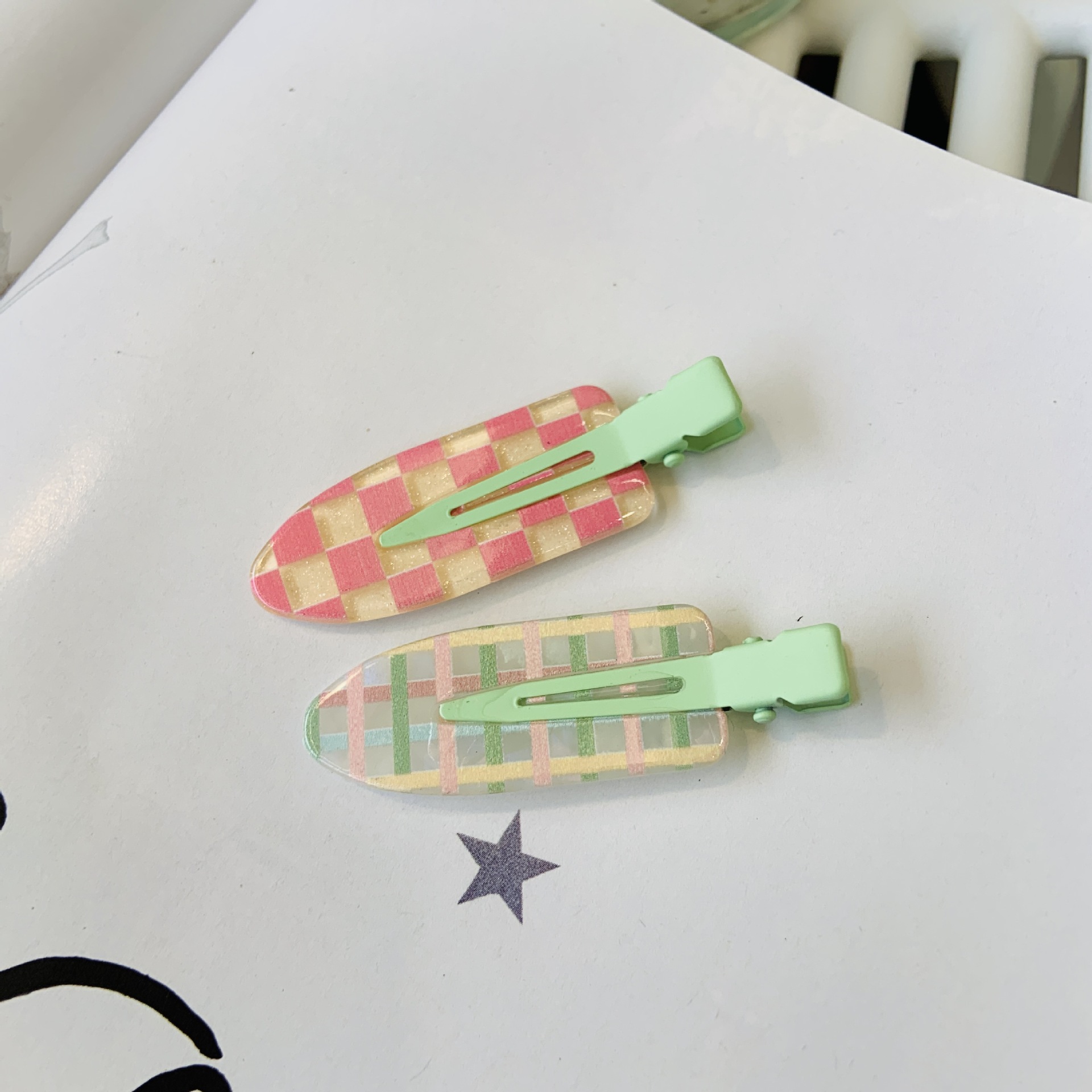 Candy-colored checkered hair clips, sweet ins seamless clips, y2k hair clips, duckbill clips, side clips, fringe clips, cross-border Specification image