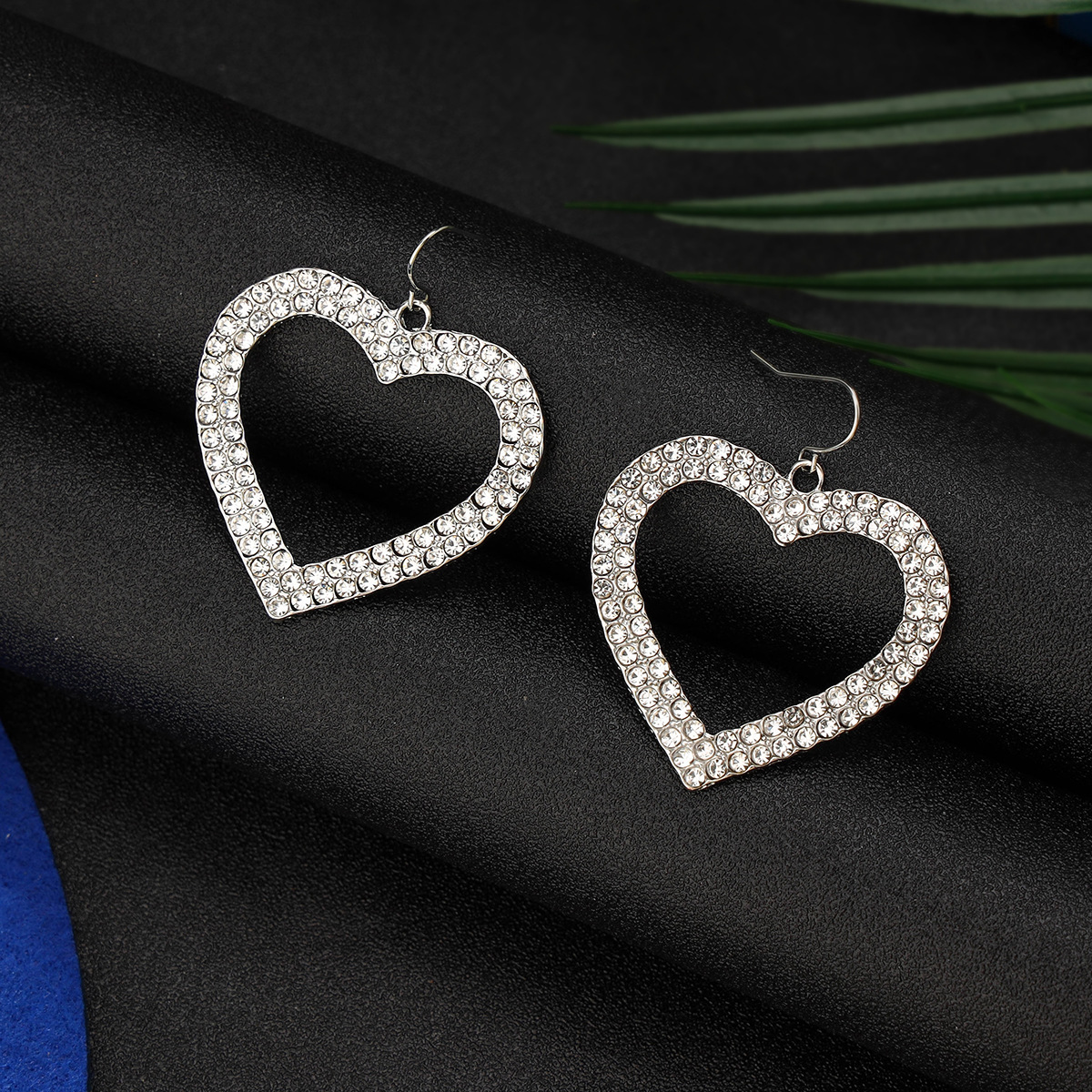Love Diamond Set Simple Earring Heart Full Diamond All Earrings Silver Plated Alloy Delicate Earring Manufacturers Direct Source Application Scenario