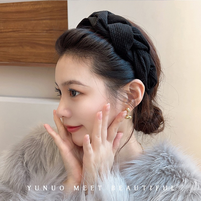 The new high-top braided braid sponge facial hair band, feminine hairpin headband, and high-end hair accessory are all popular online Application Scenario