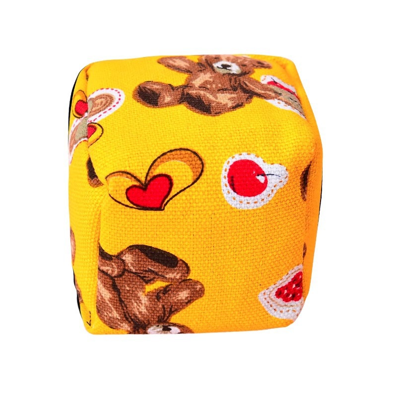 Throwing sandbags, children throwing sandbags, primary school students, kindergarten, hand-held mini outdoor sports, physical education class, handmade small toys Item Picture