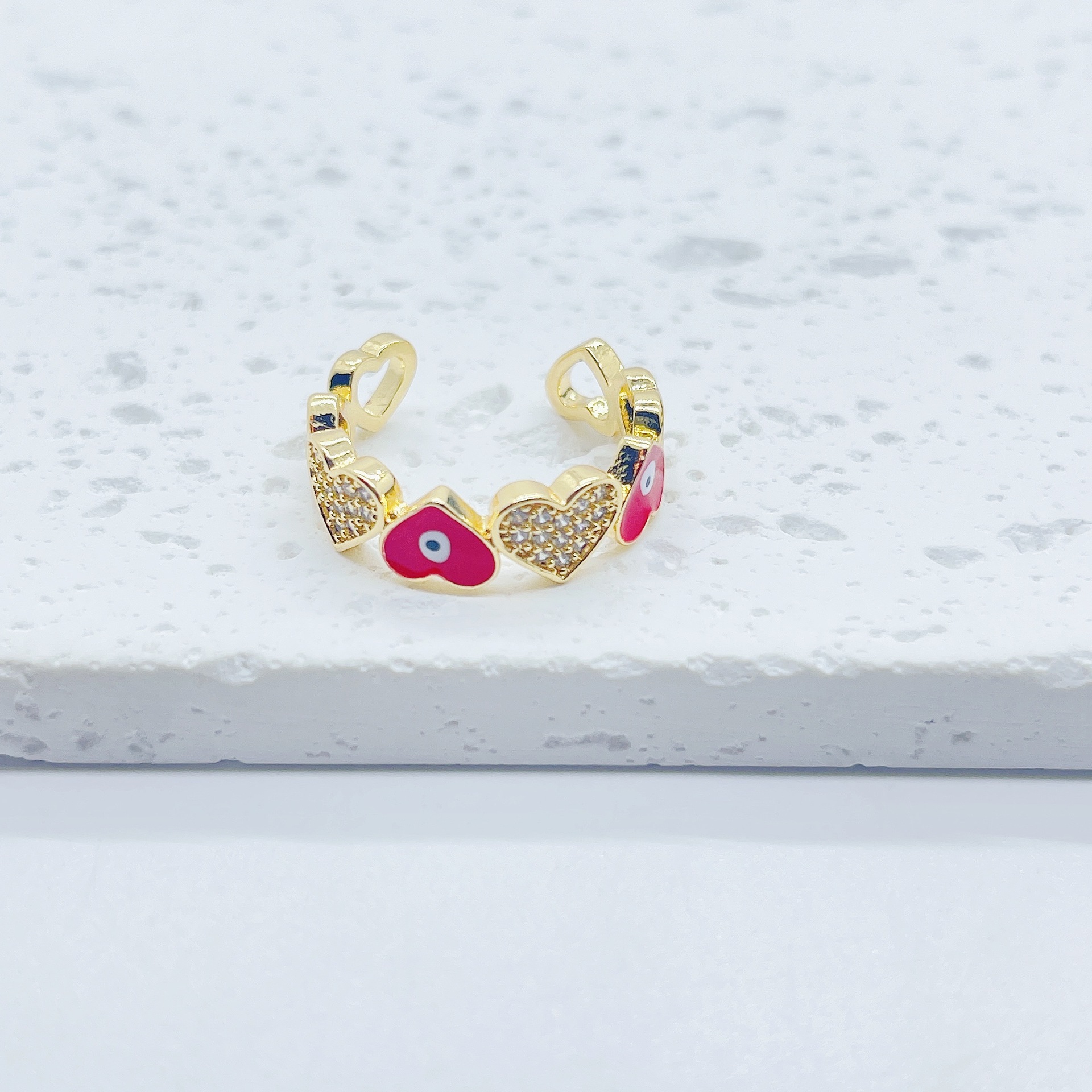 Cross-border Bohemian heart-shaped oil-infused eyes, devil's eyes, brass plated with real gold zircon fashionable open ring for women Application Scenario