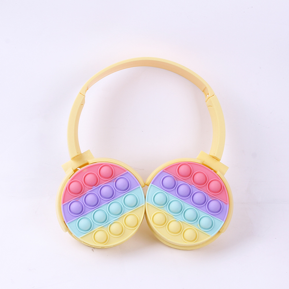 The new Rat Killer Pioneer over-ear wireless Bluetooth headphones support FM card insertion games for stress-relieving and colorful bubble folding Application Scenario