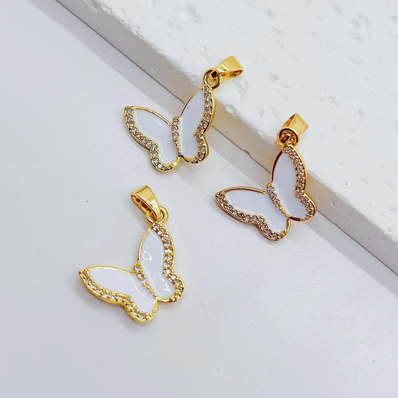 New cross-border products from Europe and America, DIY material accessories, oil-dripping exquisite lace butterfly bracelets, necklaces, pendants and accessories Application Scenario