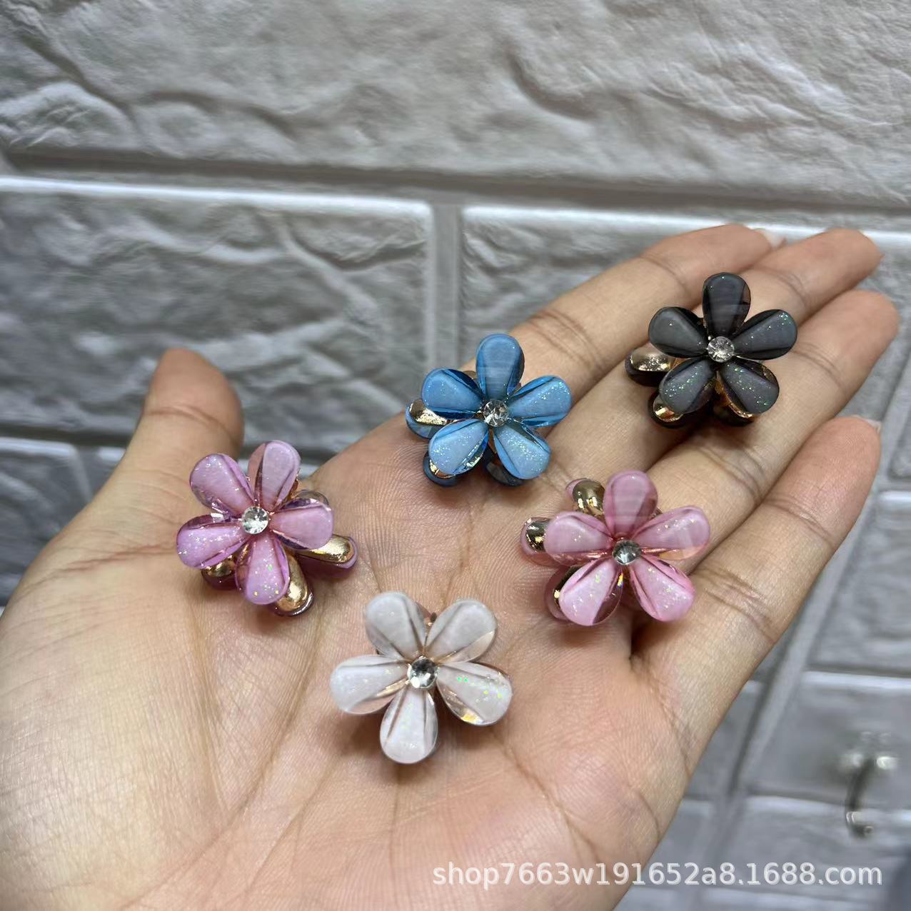 精致花朵迷你/小抓夹白底实物图