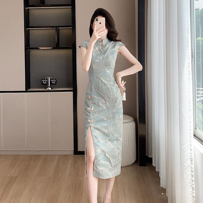 "National Trend 2025 New Chinese-style short dress, summer Chinese style cheongsam dress, slit modified fashion dress. Application Scenario